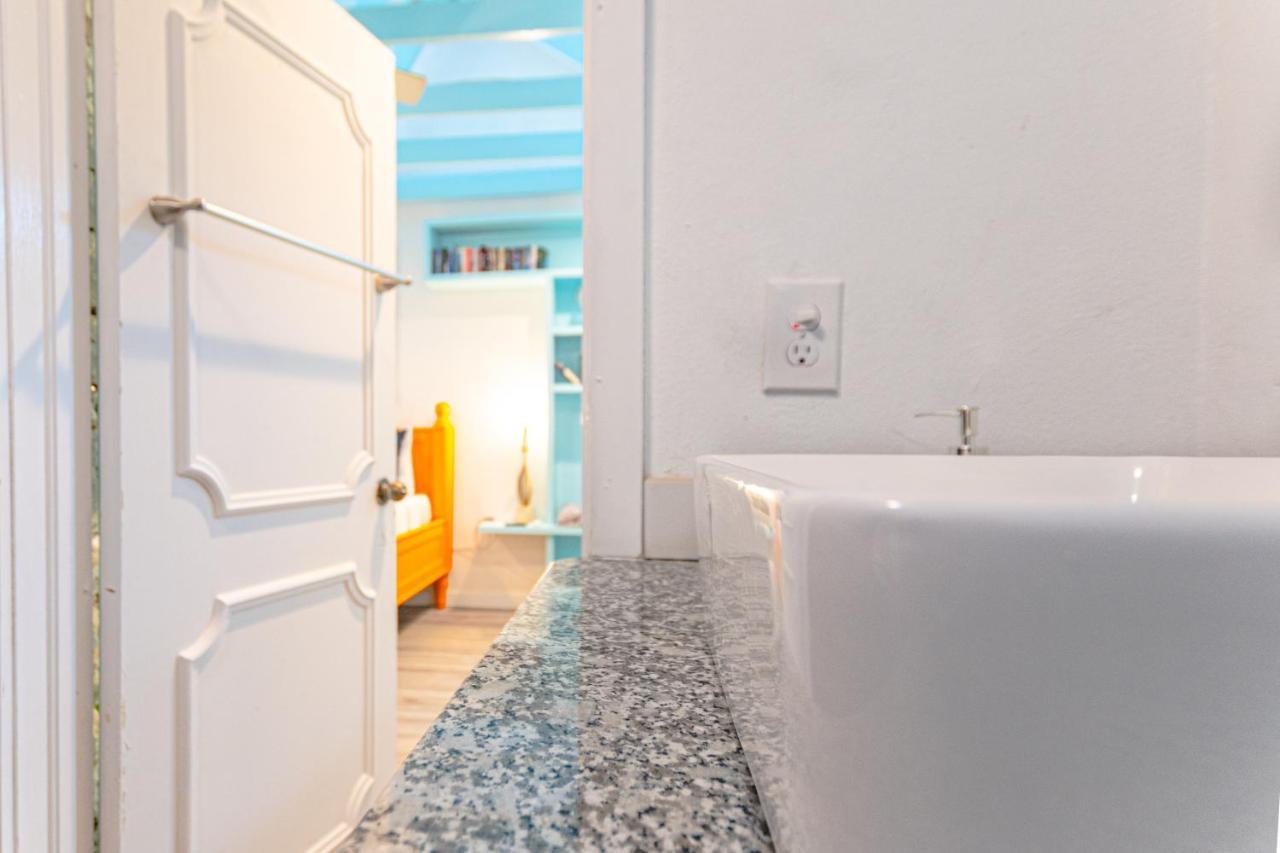 Studio Candy At Viking Hill - Love Beach Nassau Exteriör bild